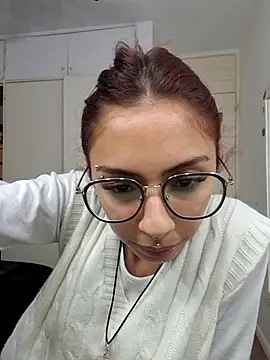 Snapshot of Jazmin-Cerezita chatting on 10/30/25, 01:07 Jazmin-Cerezita online show from 10/30/25, 01:07