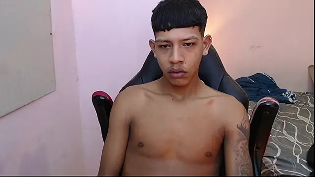 Snapshot of mr_stiven_ chatting on 01/05/25, 02:17 mr stiven  online show from 01/05/25, 02:17