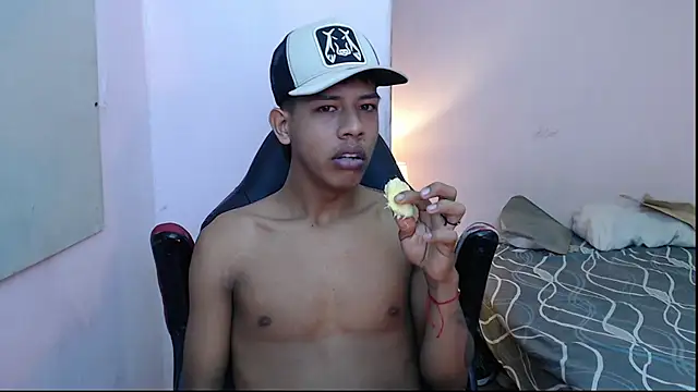 Snapshot of mr_stiven_ chatting on 01/08/25, 02:25 mr stiven  online show from 01/08/25, 02:25