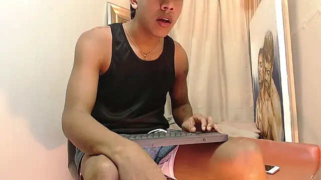 Snapshot of mr_stiven_ chatting on 10/15/25, 02:33 mr stiven  online show from 10/15/25, 02:33