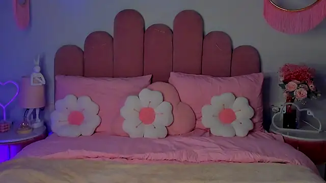 ElsaYoung online show from 11/14/25, 08:18