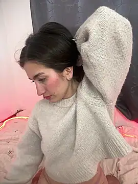 Snapshot of LuneObscure chatting on 01/06/25, 11:18 LuneObscure online show from 01/06/25, 11:18