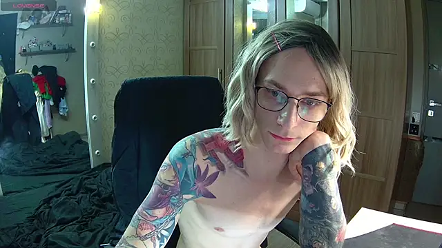 Snapshot of Julia_dolls chatting on 02/14/25, 06:29 Julia dolls online show from 02/14/25, 06:29