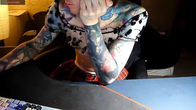 Snapshot of Julia_dolls chatting on 11/22/25, 05:45 Julia dolls online show from 11/22/25, 05:45