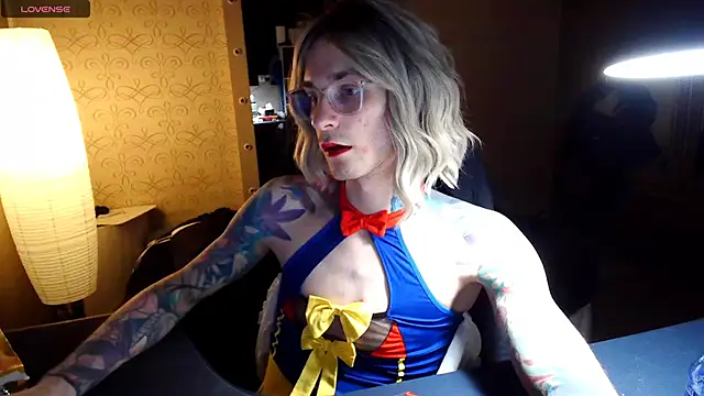 Snapshot of Julia_dolls chatting on 11/28/25, 07:16 Julia dolls online show from 11/28/25, 07:16