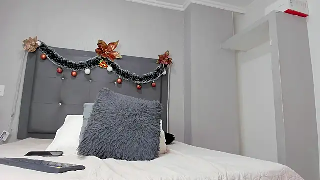 Snapshot of Milaspetite chatting on 12/14/24, 10:50 Milaspetite online show from 12/14/24, 10:50