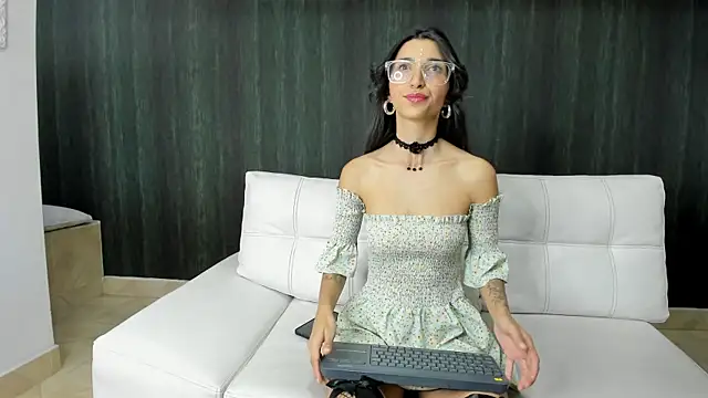 Snapshot of Milaspetite chatting on 01/20/25, 08:29 Milaspetite online show from 01/20/25, 08:29