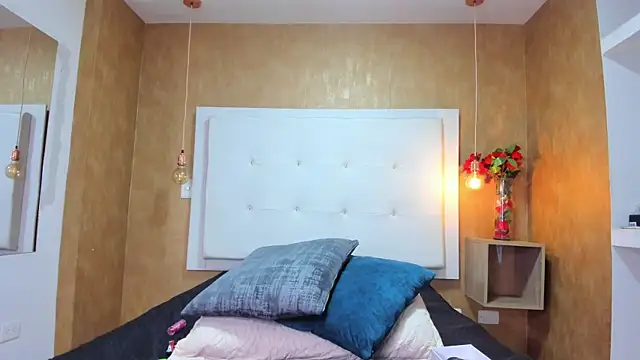 Milaspetite online show from 03/27/26, 08:08