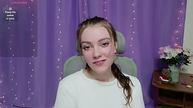 Lana  Cute  online show from 04/24/26, 02:30