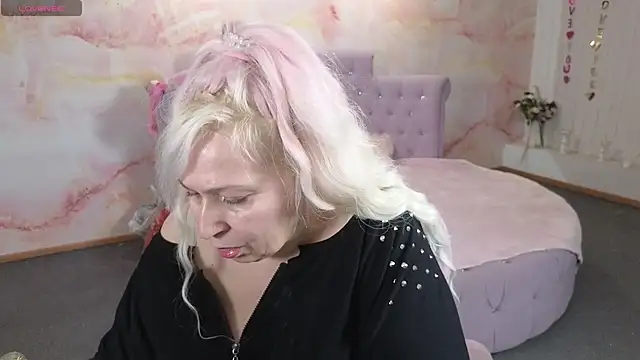 Snapshot of Penelope_Pinky chatting on 04/28/26, 11:37 Penelope Pinky online show from 04/28/26, 11:37