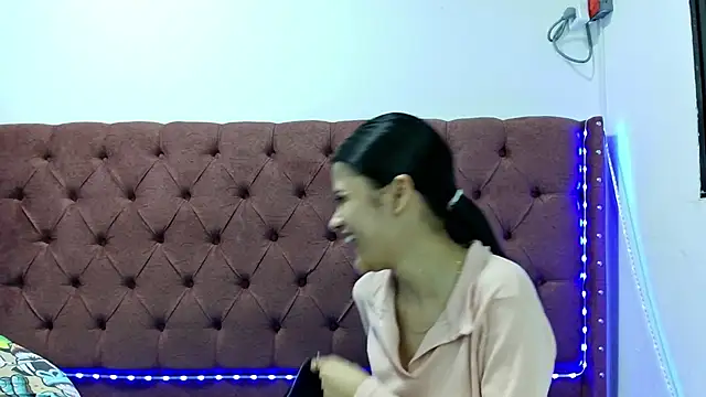 Snapshot of lau_hotfox chatting on 01/29/25, 01:37 lau hotfox online show from 01/29/25, 01:37