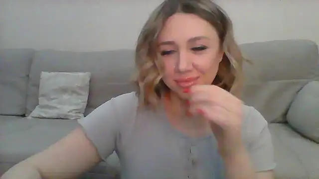 Snapshot of VickyLove047 chatting on 03/18/25, 03:53 VickyLove047 online show from 03/18/25, 03:53