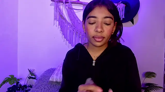 Snapshot of anais_tgn chatting on 10/21/25, 12:06 anais tgn online show from 10/21/25, 12:06