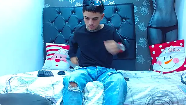 Snapshot of exotic_hot_couple chatting on 12/24/24, 01:49 exotic hot couple online show from 12/24/24, 01:49