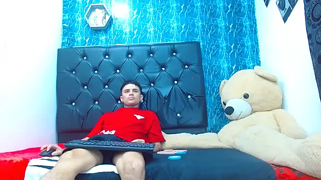 Snapshot of exotic_hot_couple chatting on 01/31/25, 01:22 exotic hot couple online show from 01/31/25, 01:22