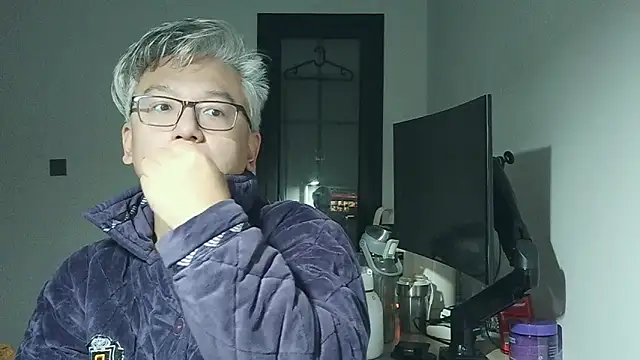 Snapshot of leoUSIR chatting on 11/12/25, 07:57 leoUSIR online show from 11/12/25, 07:57