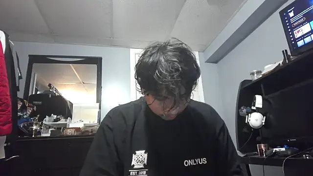 Snapshot of meximaloo1 chatting on 11/29/25, 04:21 meximaloo1 online show from 11/29/25, 04:21