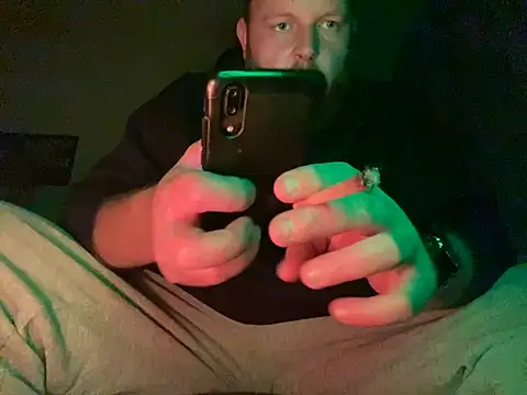 Snapshot of TinyDickBear chatting on 12/24/24, 02:21 TinyDickBear online show from 12/24/24, 02:21