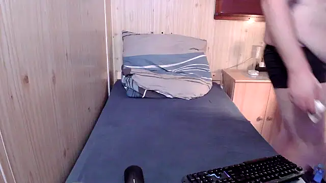 Snapshot of TinyDickBear chatting on 02/08/25, 11:01 TinyDickBear online show from 02/08/25, 11:01