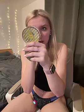 AnnyBelleX online show from 12/17/25, 05:52