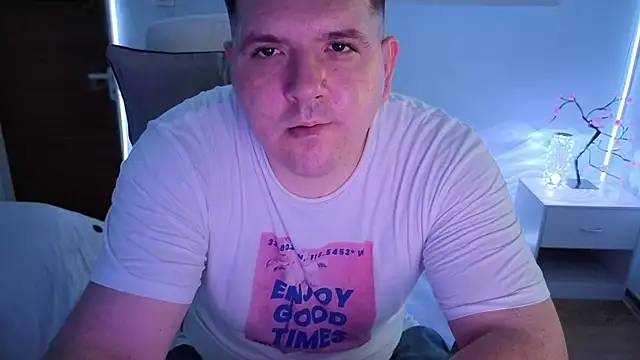 Snapshot of JasonJacks chatting on 07/19/26, 03:43 JasonJacks online show from 07/19/26, 03:43