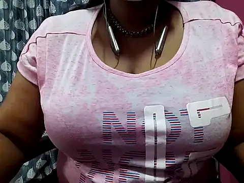 Snapshot of Tamilsathya2024 chatting on 03/18/25, 02:04 Tamilsathya2024 online show from 03/18/25, 02:04