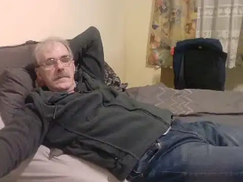 Snapshot of farock chatting on 12/19/24, 07:18 farock online show from 12/19/24, 07:18