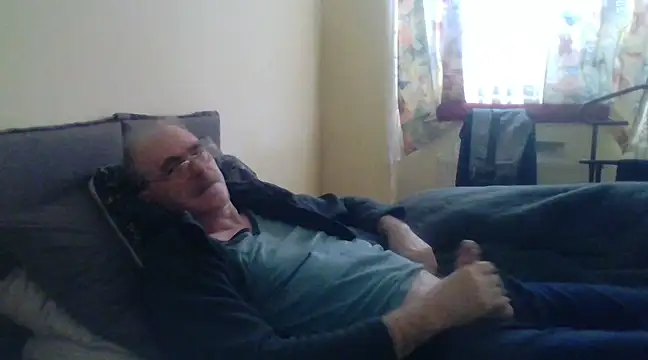 Snapshot of farock chatting on 03/19/25, 06:14 farock online show from 03/19/25, 06:14