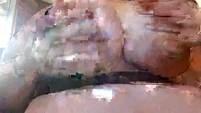 Snapshot of chrissybear84 chatting on 06/19/26, 06:12 chrissybear84 online show from 06/19/26, 06:12
