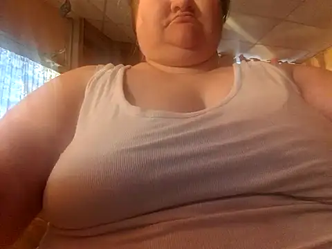 Snapshot of chrissybear84 chatting on 06/24/26, 11:53 chrissybear84 online show from 06/24/26, 11:53