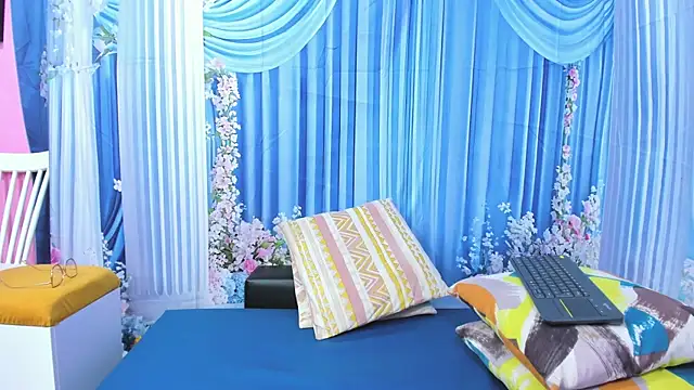 miss--flora online show from 08/08/26, 12:57