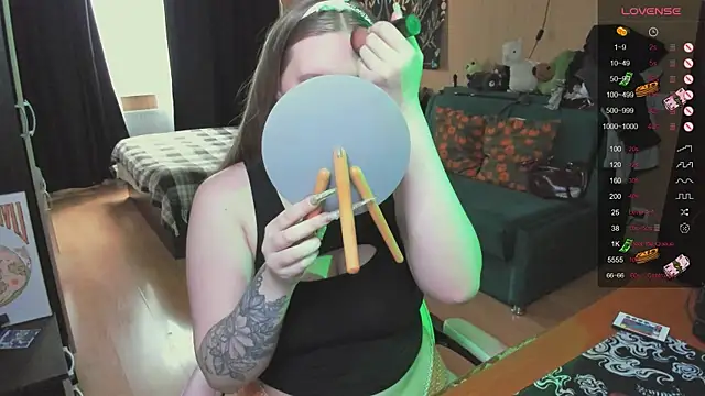 Alice Dreamgirl  online show from 04/23/26, 11:42