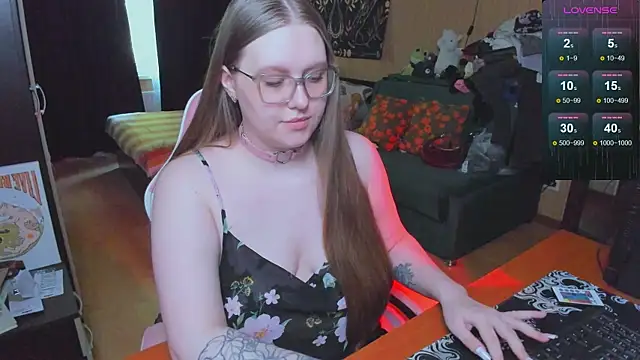 Snapshot of Alice_Dreamgirl_ chatting on 06/05/26, 09:48 Alice Dreamgirl online show from 06/05/26, 09:48