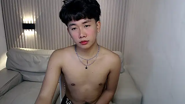 Snapshot of dangerzone0122 chatting on 09/19/25, 05:02 dangerzone0122 online show from 09/19/25, 05:02