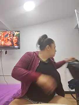 Snapshot of Miss_balloonsmila chatting on 10/15/25, 02:22 Miss balloonsmila online show from 10/15/25, 02:22