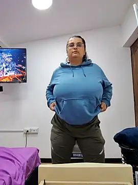 Snapshot of Miss_balloonsmila chatting on 10/23/25, 03:06 Miss balloonsmila online show from 10/23/25, 03:06