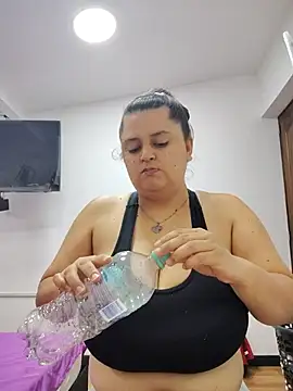 Snapshot of Miss_balloonsmila chatting on 10/26/25, 04:18 Miss balloonsmila online show from 10/26/25, 04:18