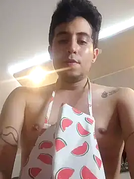 Snapshot of GamerQuinn chatting on 12/19/24, 05:40 GamerQuinn online show from 12/19/24, 05:40