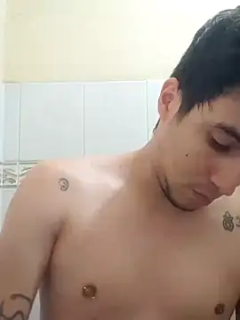 Snapshot of GamerQuinn chatting on 12/27/24, 05:48 GamerQuinn online show from 12/27/24, 05:48