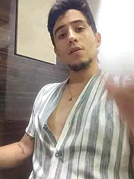 Snapshot of GamerQuinn chatting on 12/29/24, 09:30 GamerQuinn online show from 12/29/24, 09:30