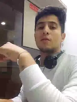 Snapshot of GamerQuinn chatting on 02/09/25, 08:02 GamerQuinn online show from 02/09/25, 08:02