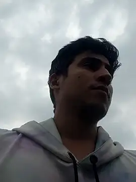 Snapshot of GamerQuinn chatting on 03/08/25, 08:03 GamerQuinn online show from 03/08/25, 08:03