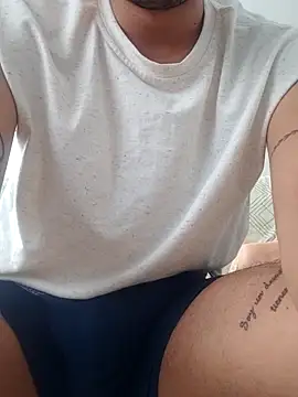 Snapshot of GamerQuinn chatting on 03/14/25, 01:02 GamerQuinn online show from 03/14/25, 01:02