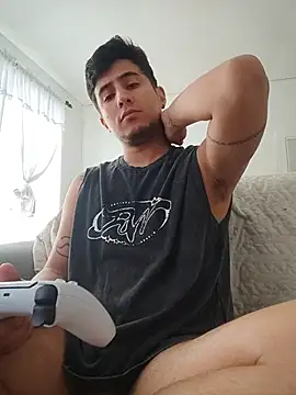 Snapshot of GamerQuinn chatting on 10/10/25, 02:16 GamerQuinn online show from 10/10/25, 02:16