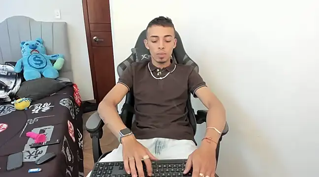 twink latino5 online show from 12/25/24, 09:54