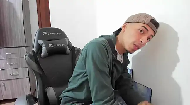 twink latino5 online show from 03/18/25, 02:04