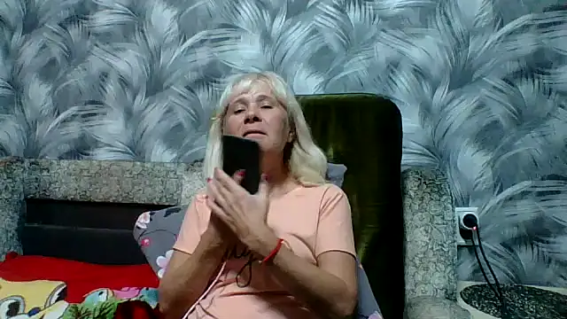 Snapshot of sakura_blonde chatting on 10/11/25, 06:39 sakura blonde online show from 10/11/25, 06:39