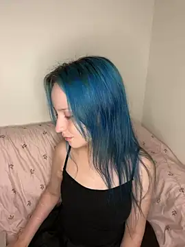 bumble bee online show from 12/27/24, 03:26