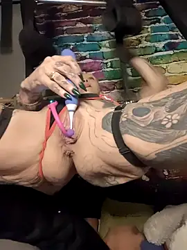 MommyMisfit online show from 12/19/25, 01:01