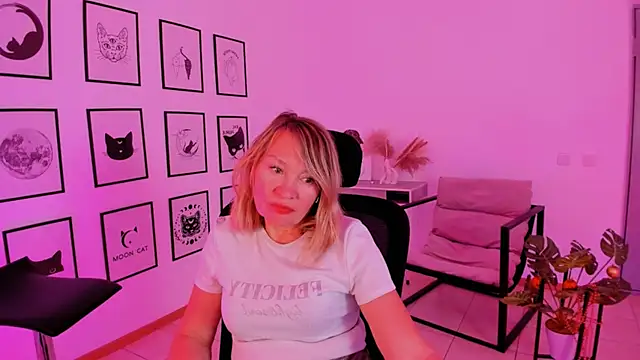 RosalindaFortuna online show from 12/25/24, 11:22